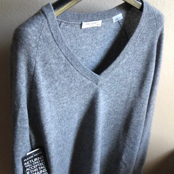 NWT Equipment Asher v neck cashmere sweater AUTHENTIC